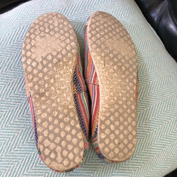 Toms size 8 women’s Colorful Striped Canvas Slip-Ons - fair condition - Picture 4 of 15